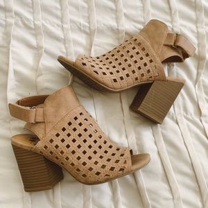 Women’s Size 6 Brown Peep toe Booties